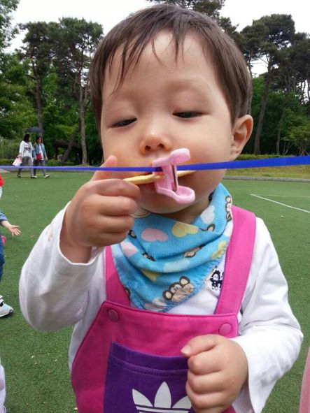 <무릇 과자는 손으로 먹어야 제 맛!>